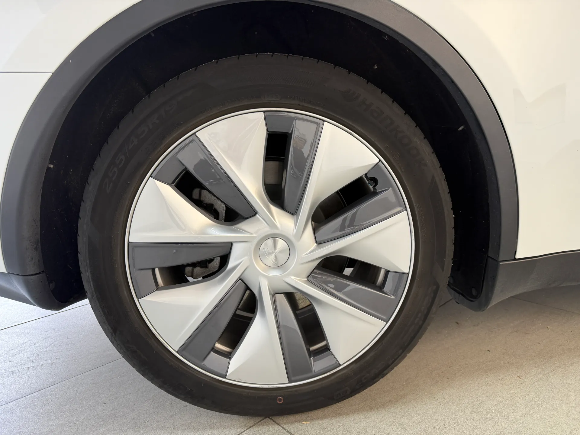 2023 Tesla Model Y Long Range 4