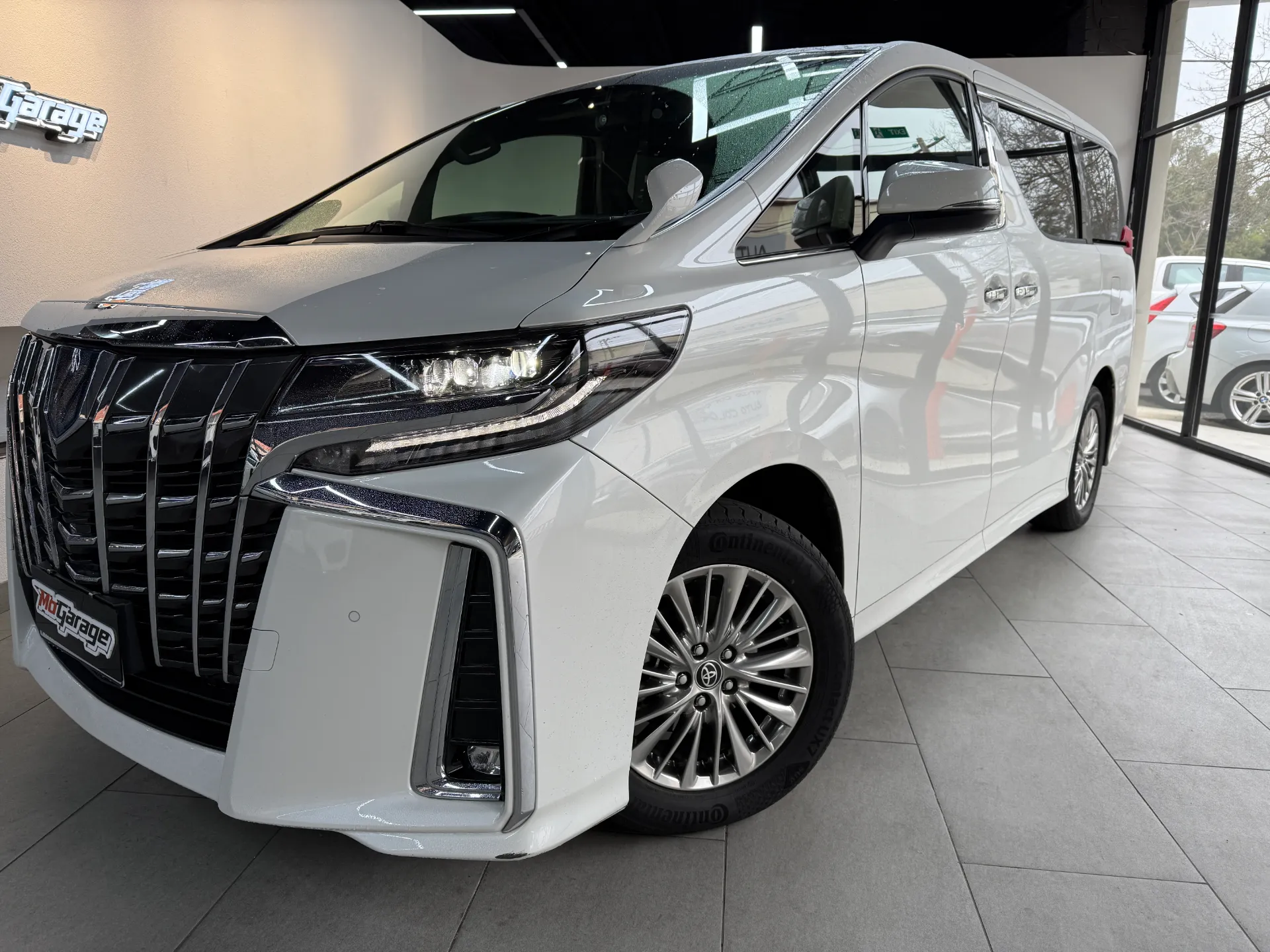 2022 Toyota Alphard Hybrid Executive Lounge 2