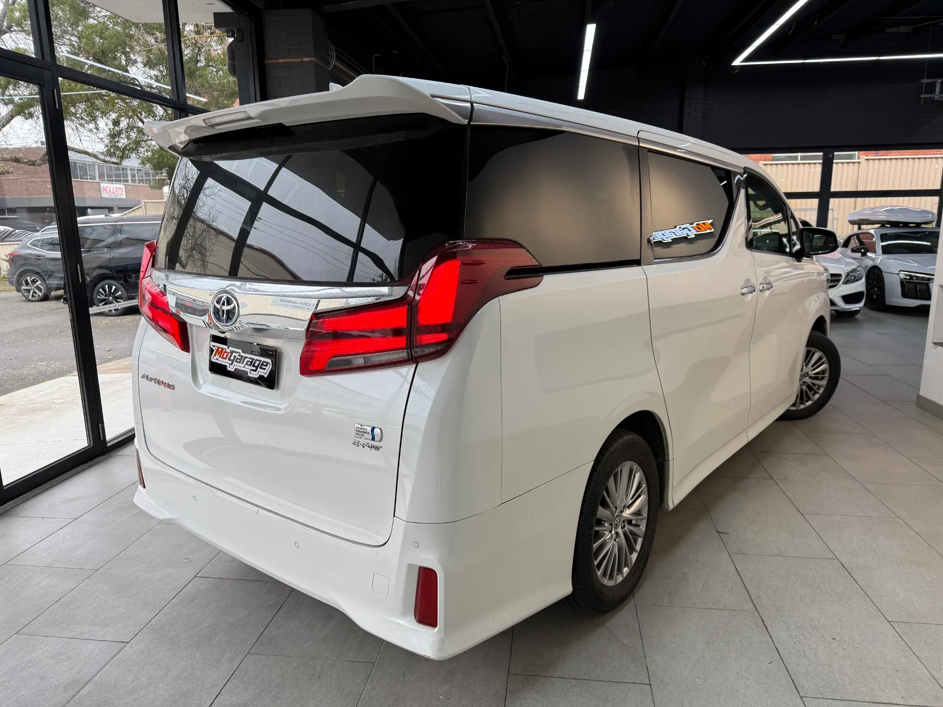 2022 Toyota Alphard Hybrid Executive Lounge 3