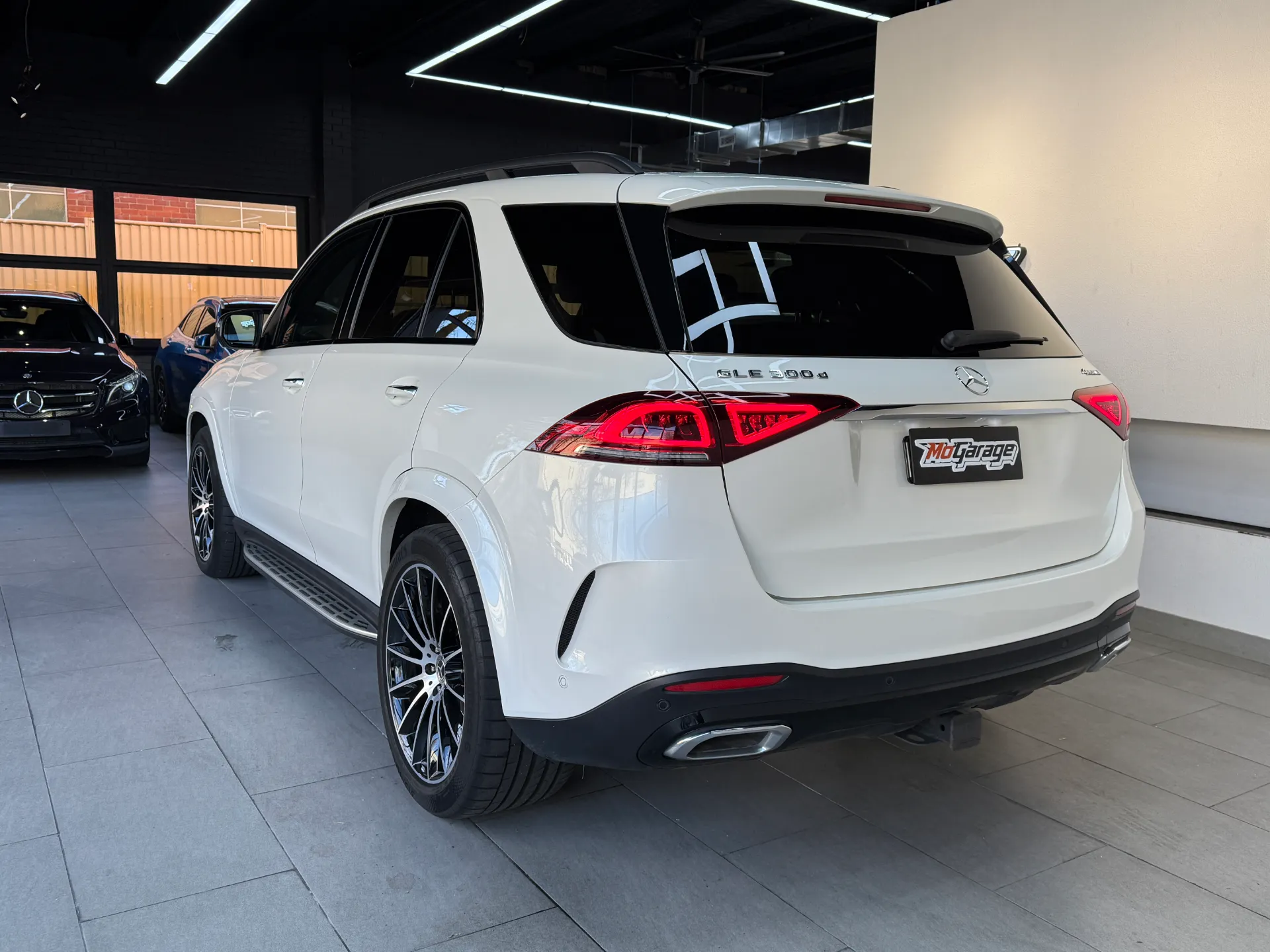 2022 Mercedes-Benz GLE 300d 4MATIC 4