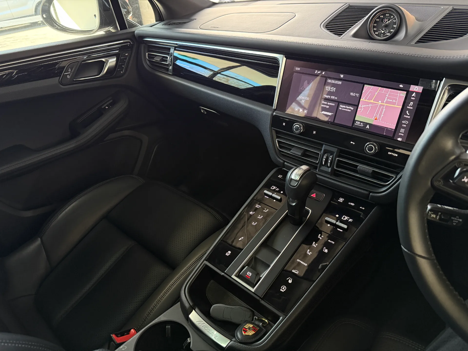 2024 Porsche Macan T 8
