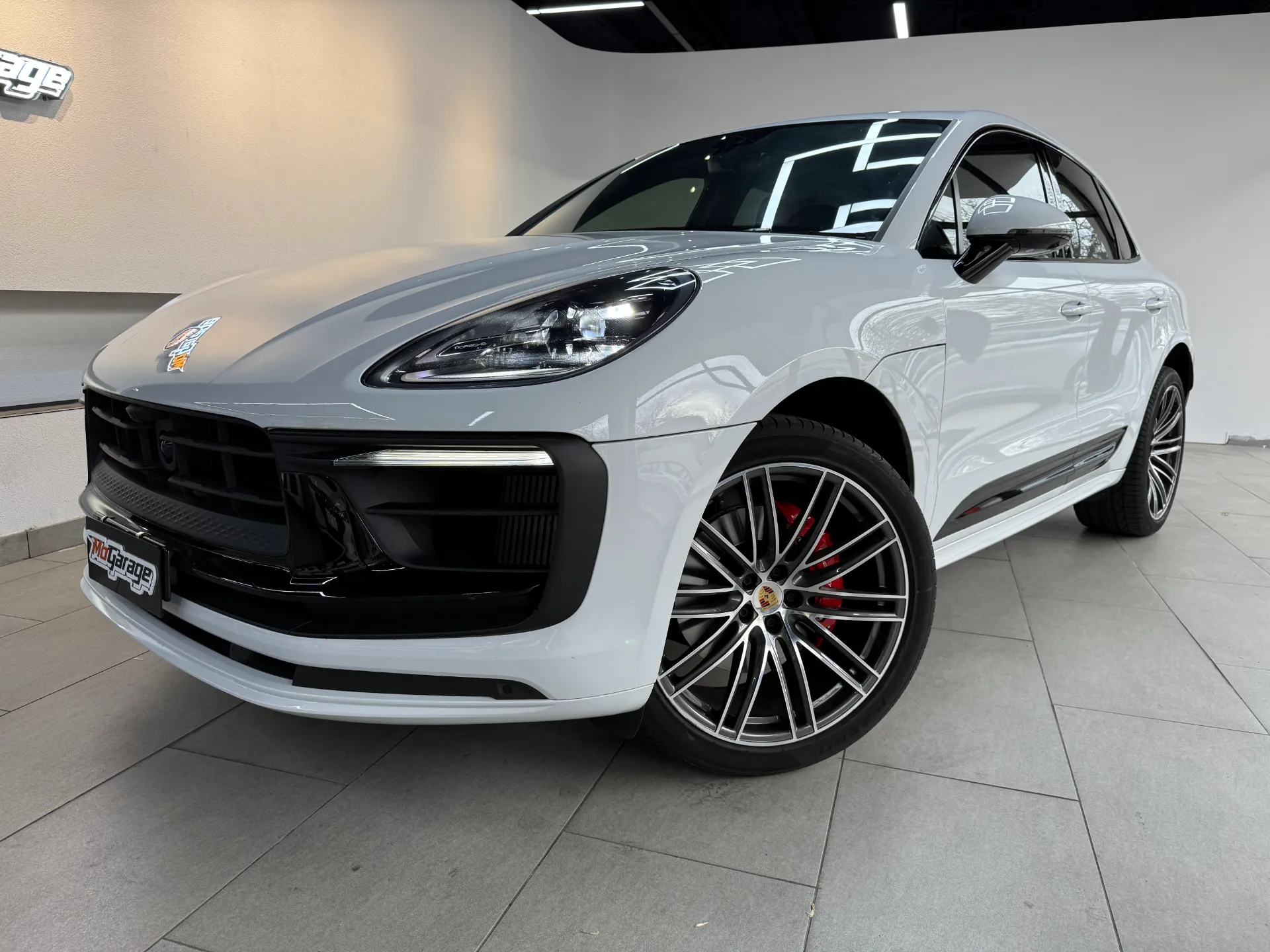2024 Porsche Macan S 2