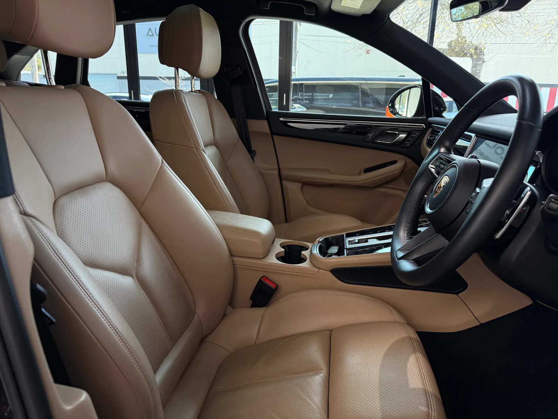 2022 Porsche Macan S 5