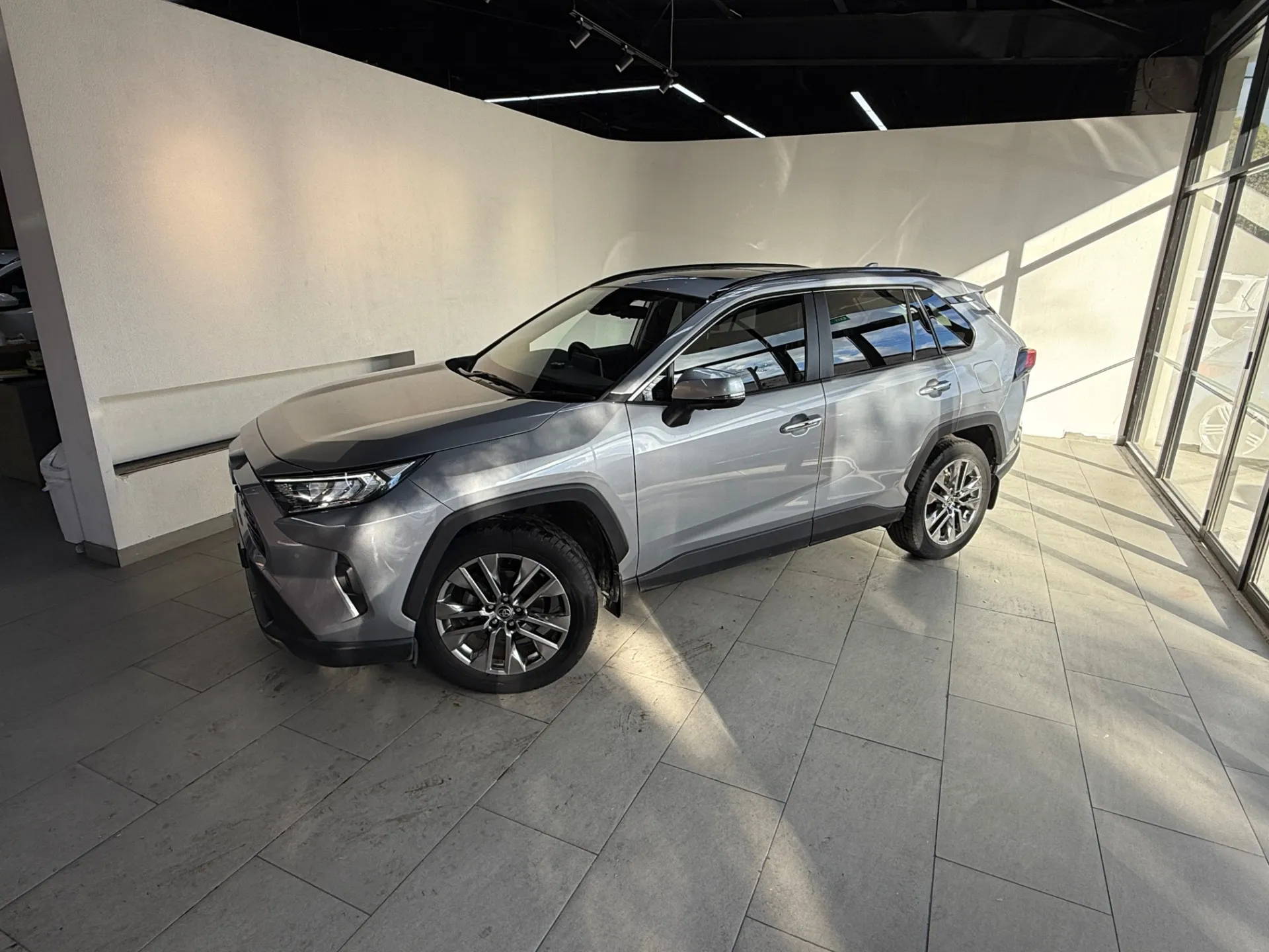 2022 Toyota RAV4 Cruiser 1