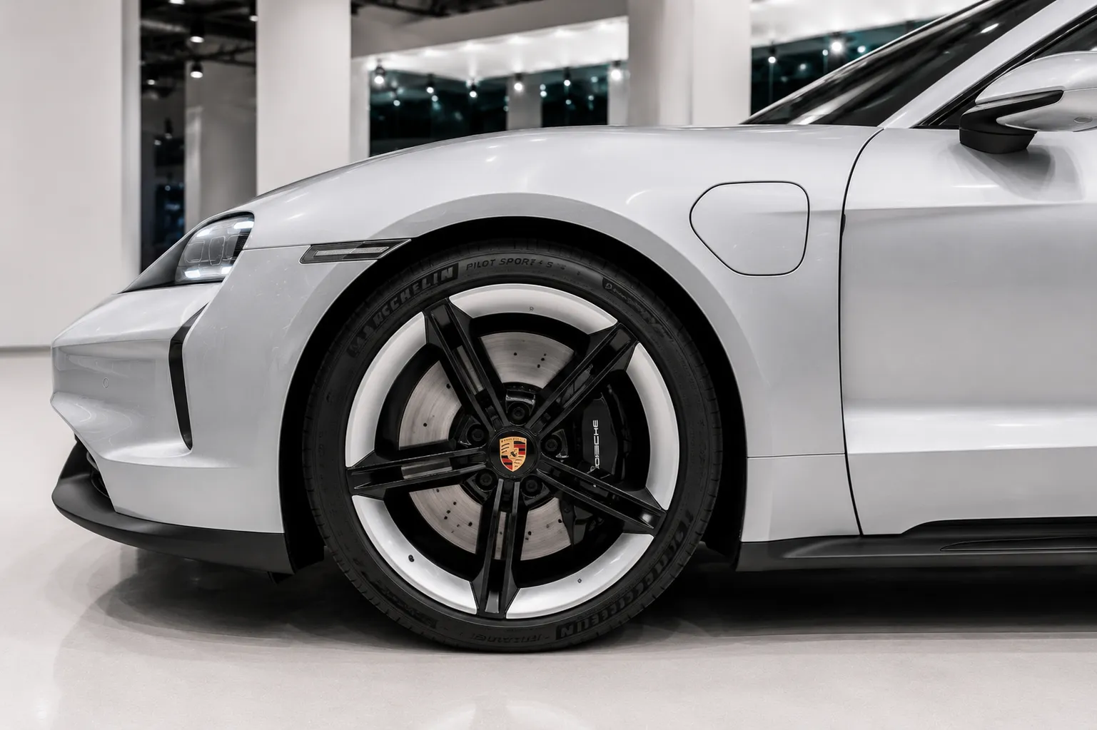 2025 Porsche Taycan 0
