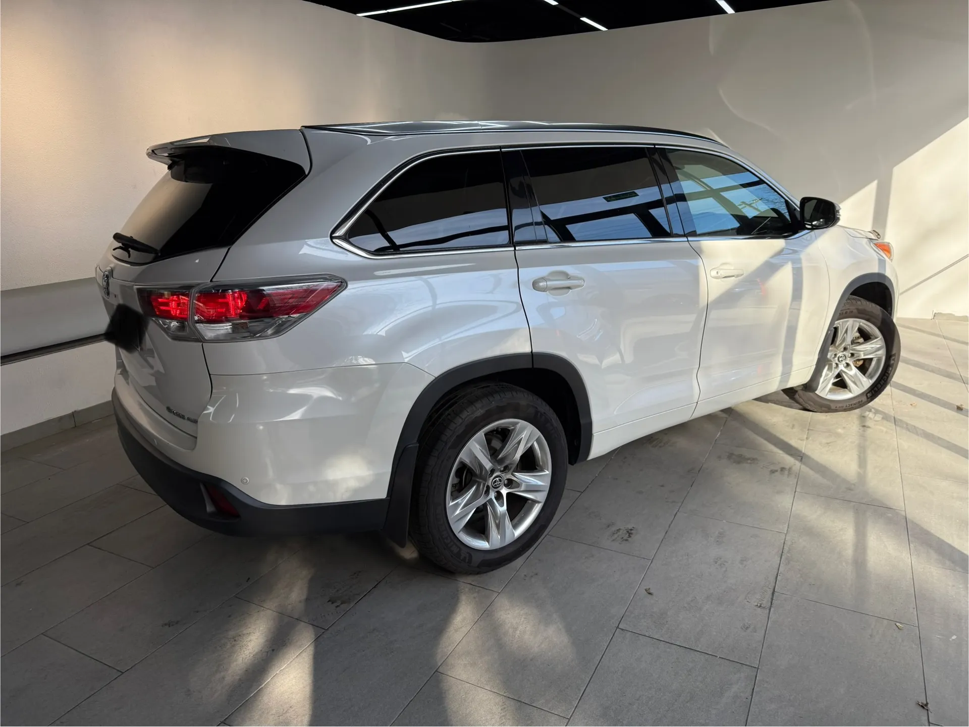 2015 Toyota KLUGER 4
